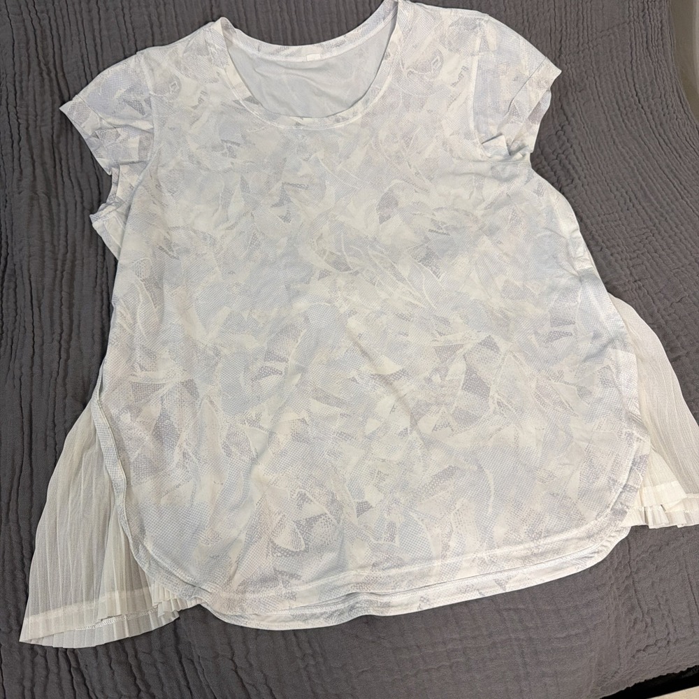 Lululemon Just Pleat It White Grey Marled Short Sleeve Shirt Top Size 10 Large